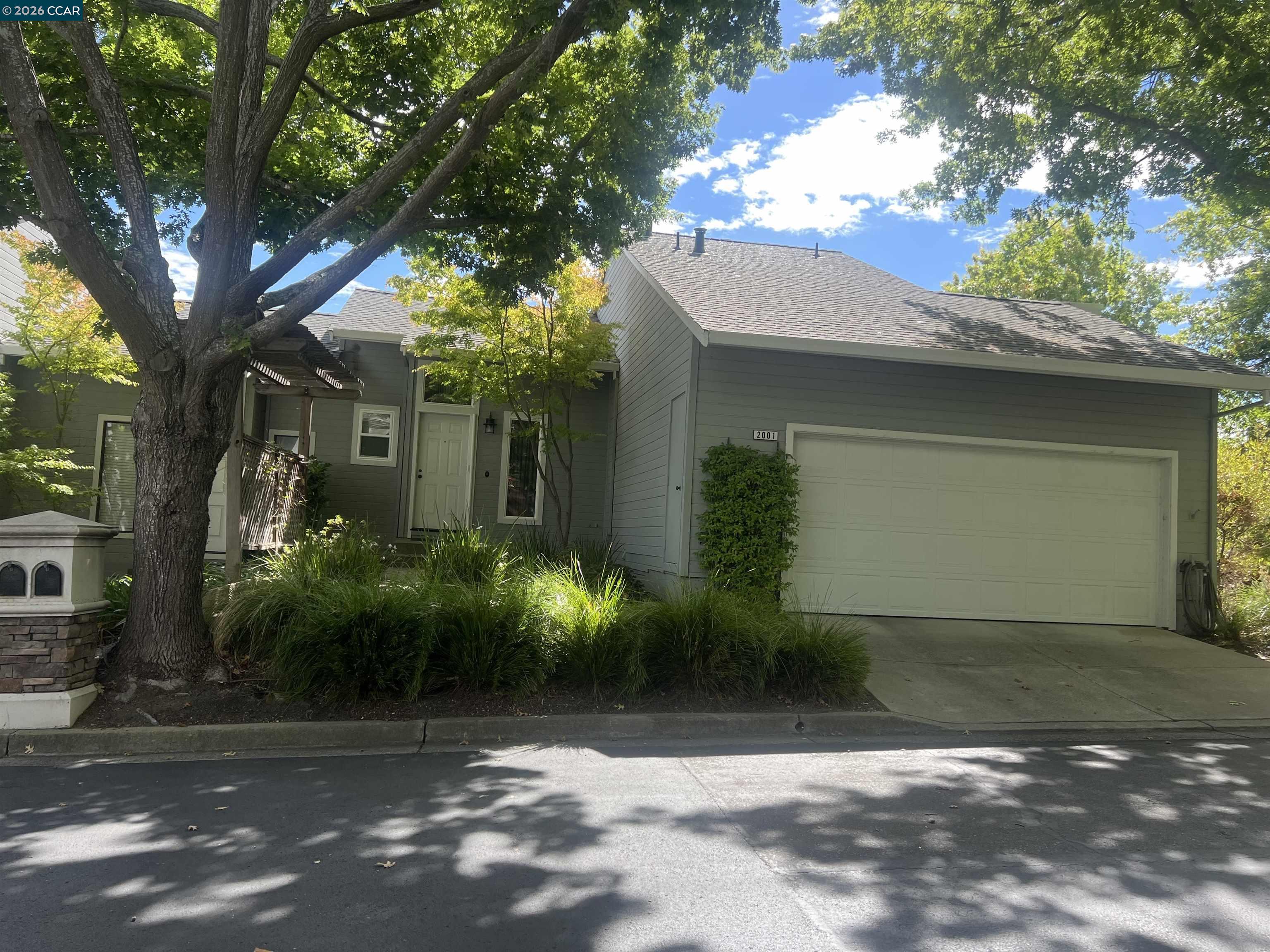 2001 Ellington Terrace