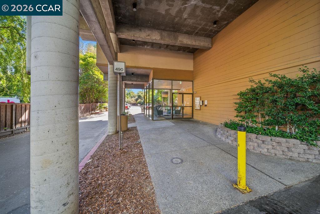 490 N Civic Dr # 102