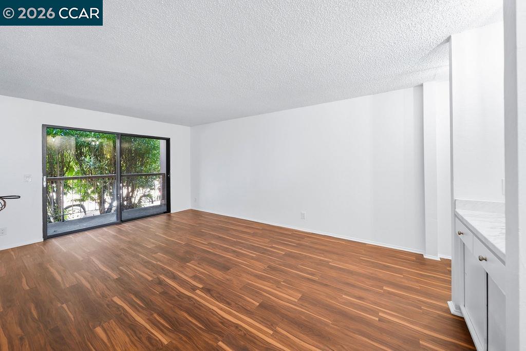 490 N Civic Dr # 102