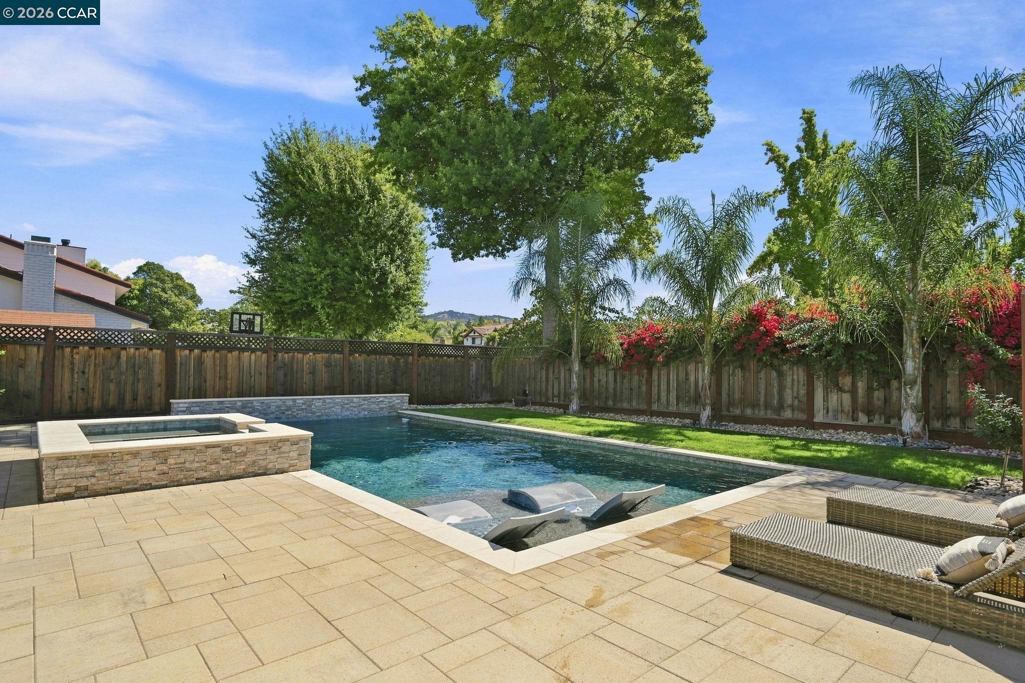608 Banyan Ln