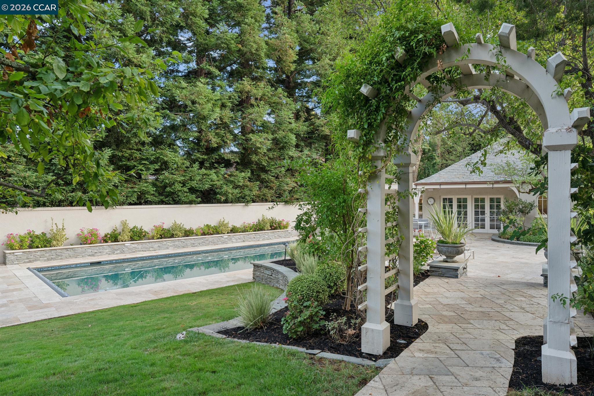 1232 Rose Ln
