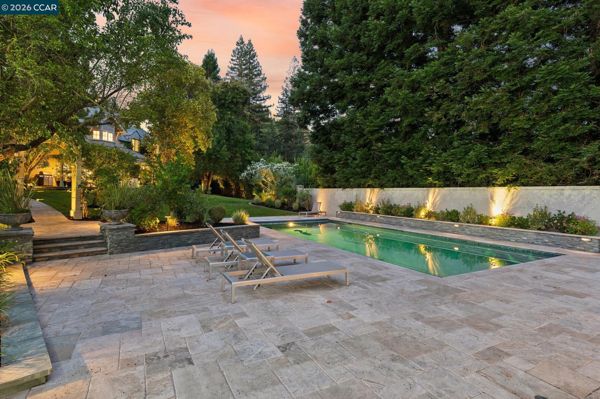 1232 Rose Ln