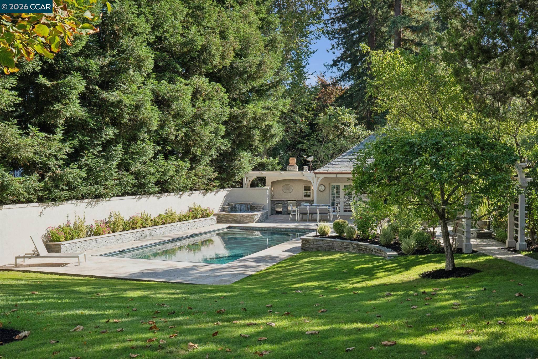 1232 Rose Ln