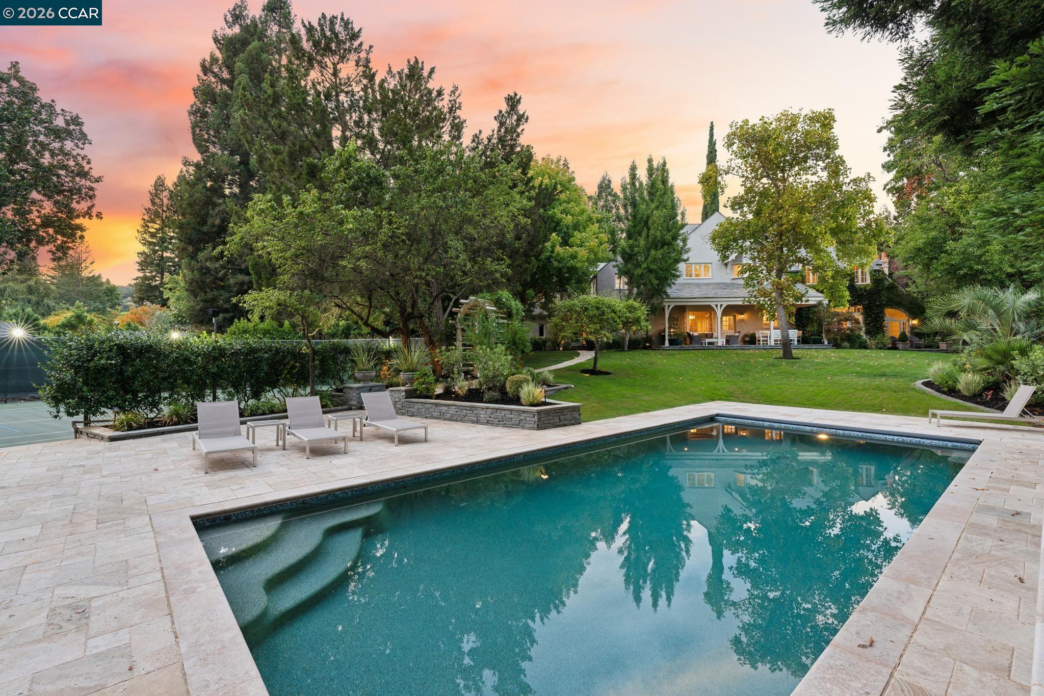 1232 Rose Ln