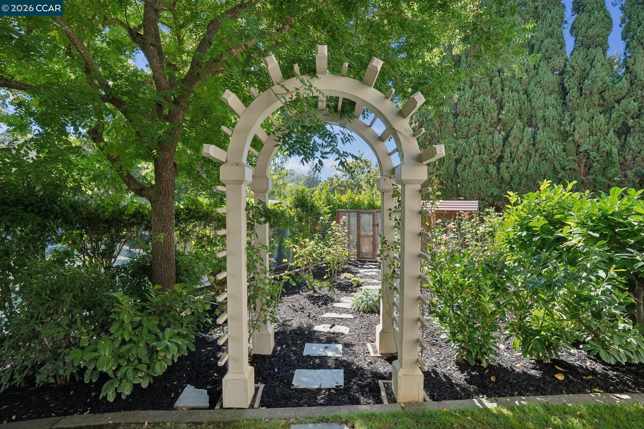 1232 Rose Ln