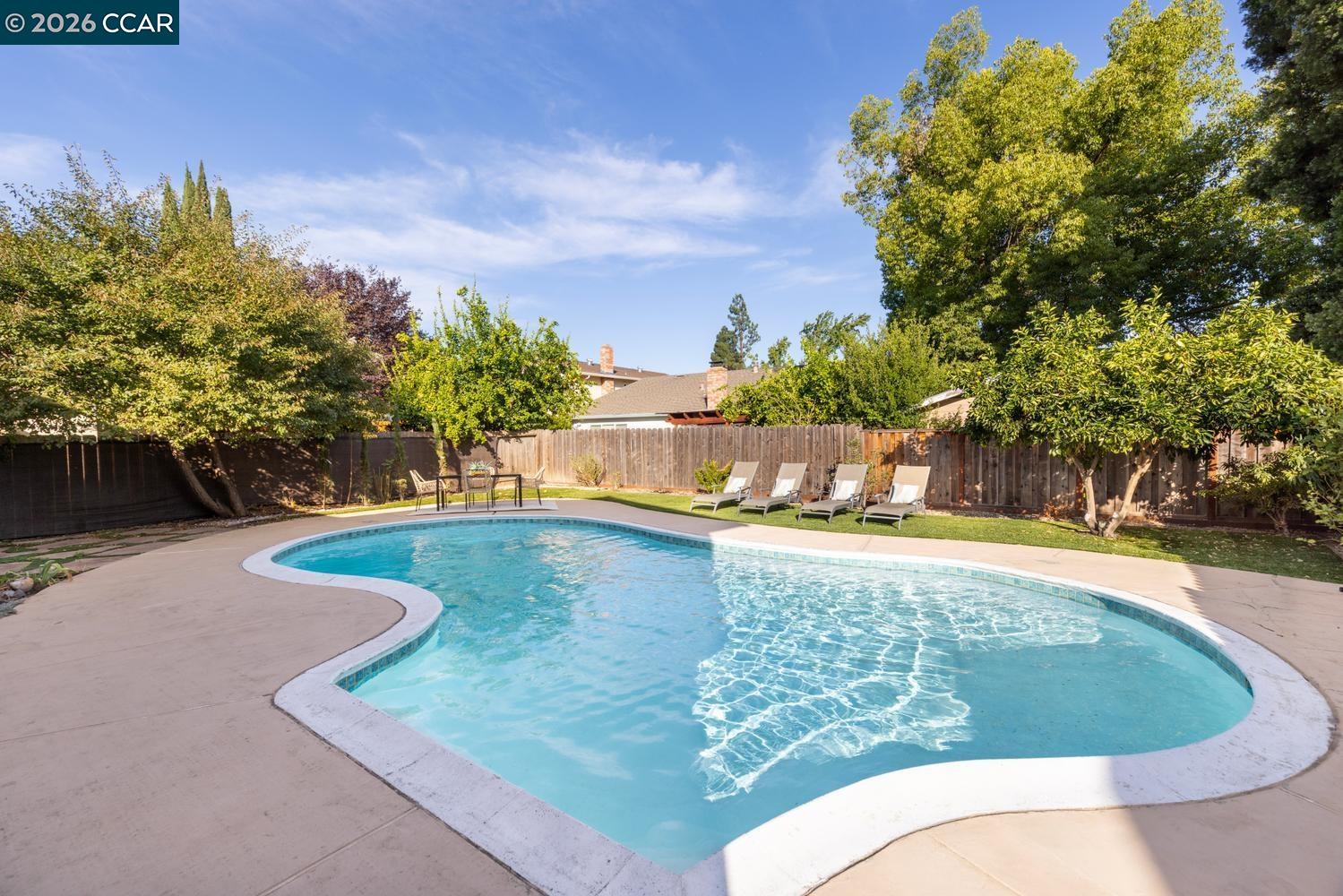 2225 Sierra Ct