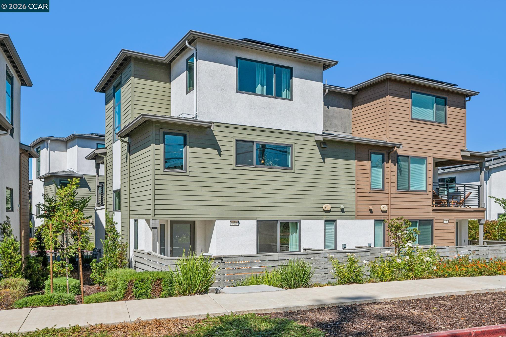 132 Pioneer Ave