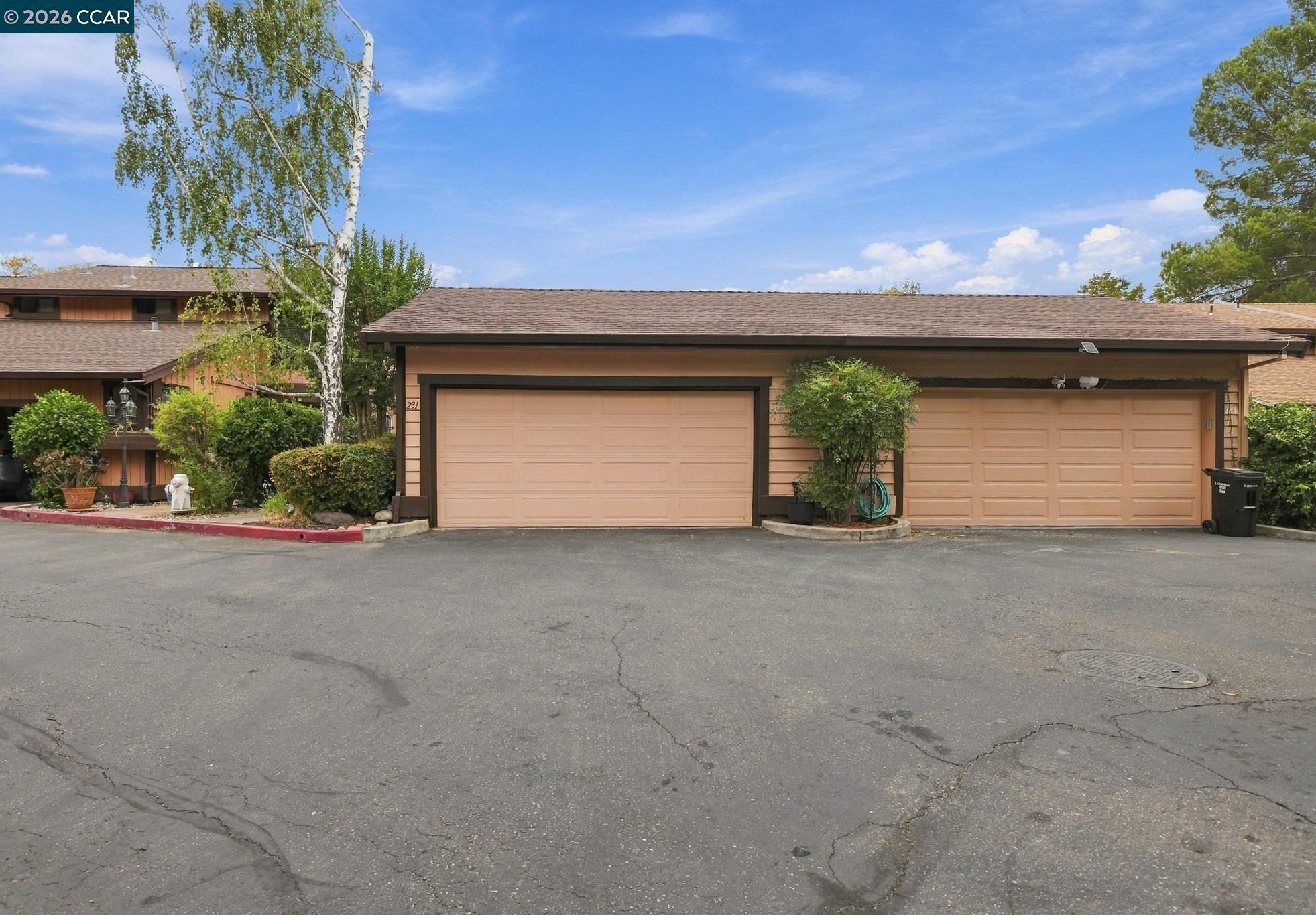 231 Charter Oak Cir