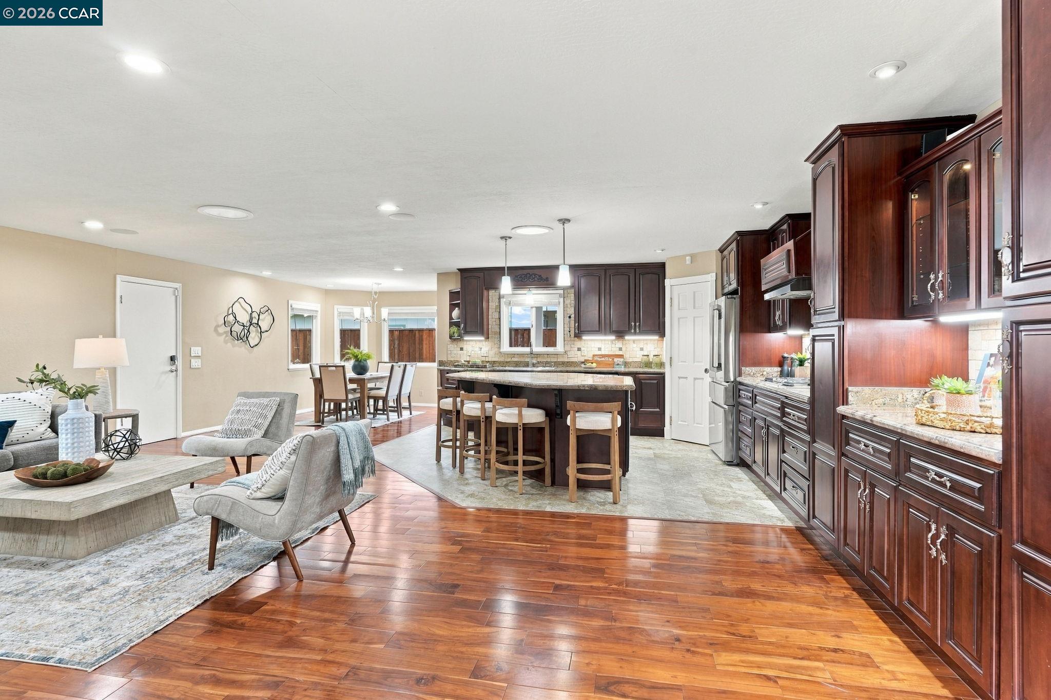 1719 Greentree Dr