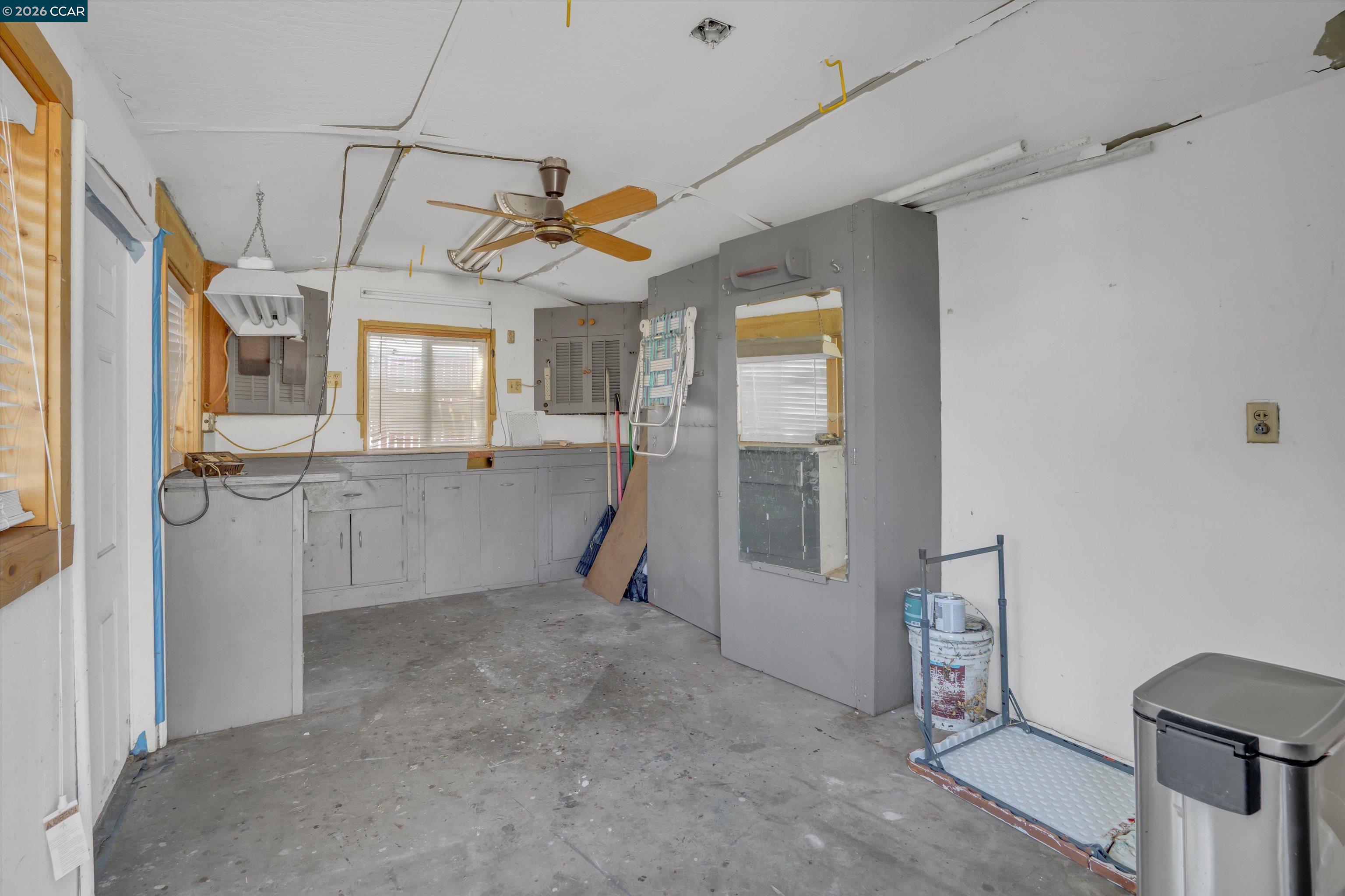 42 E 13Th St
