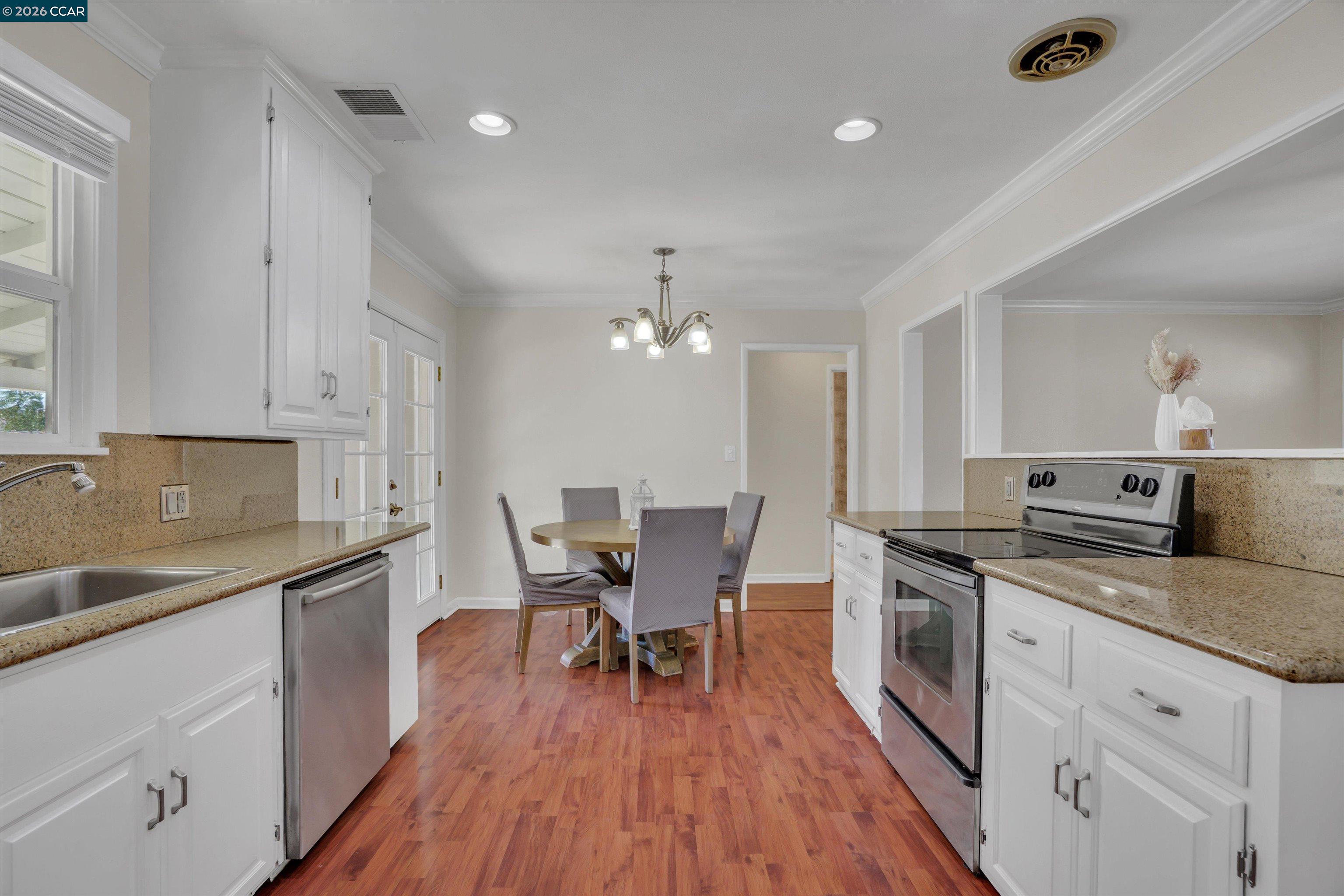 42 E 13Th St