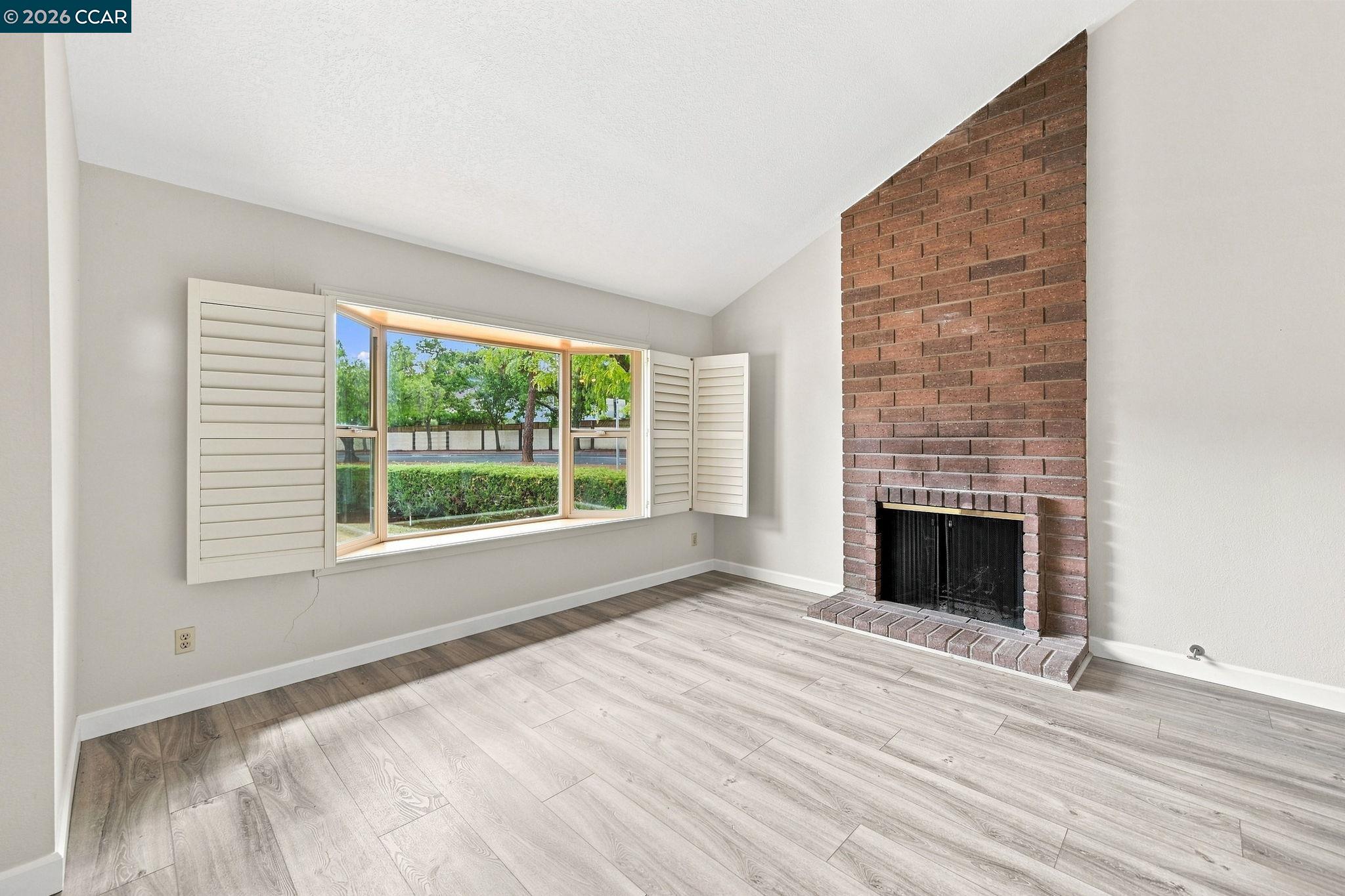 1284 Pinecrest Dr