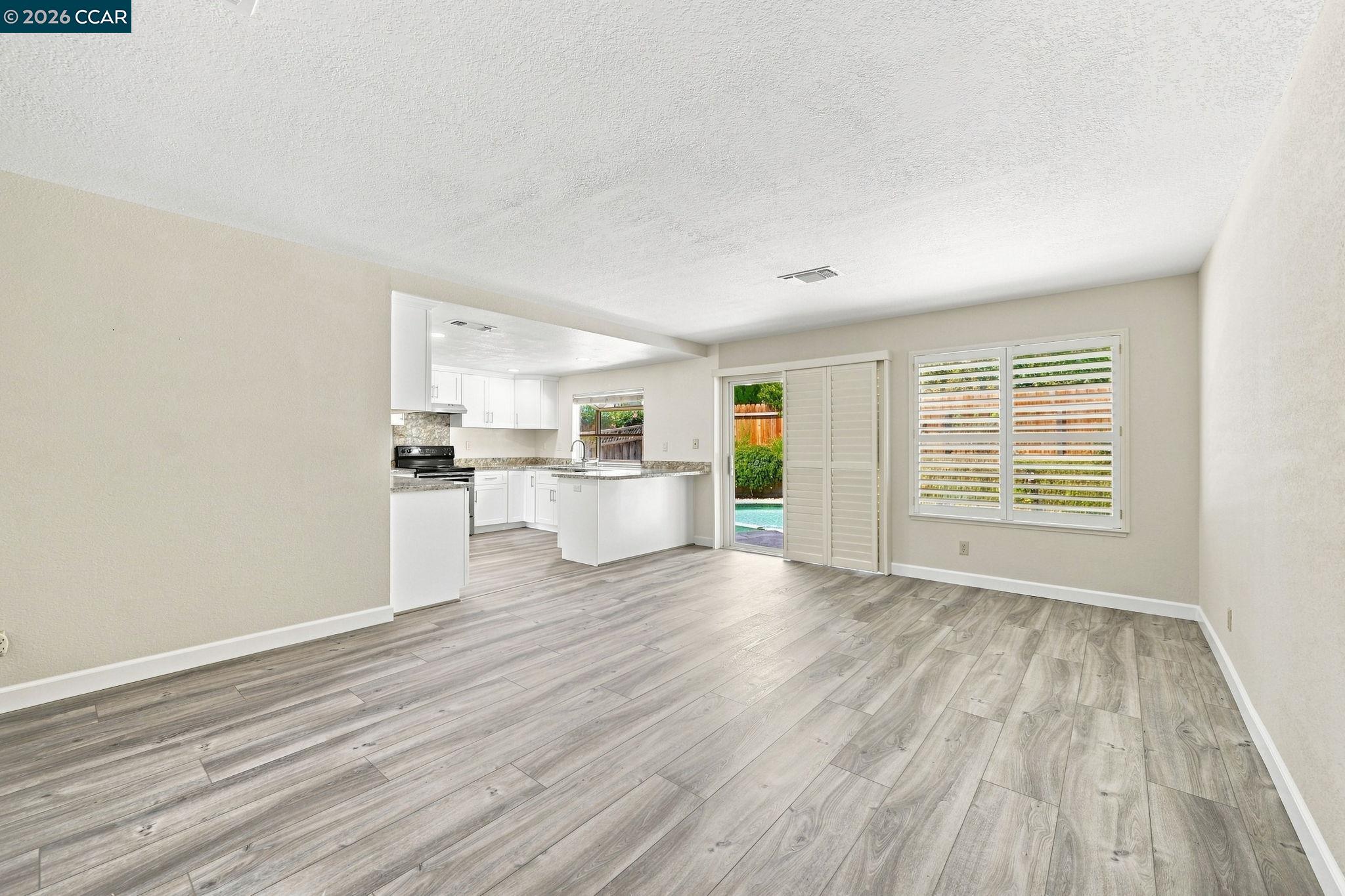 1284 Pinecrest Dr