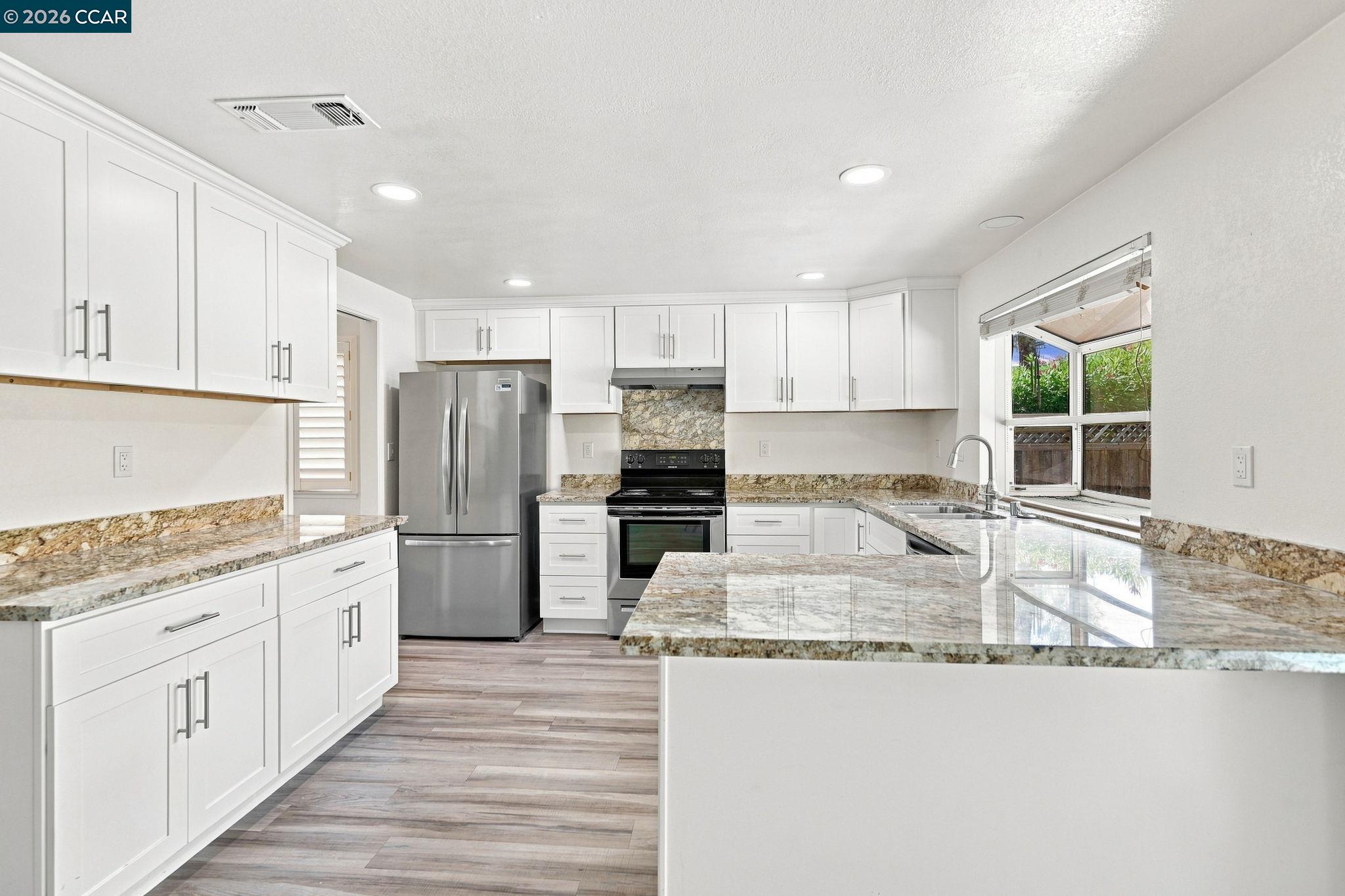 1284 Pinecrest Dr