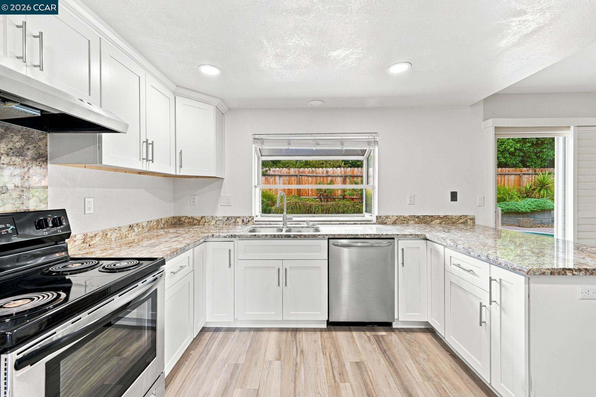 1284 Pinecrest Dr