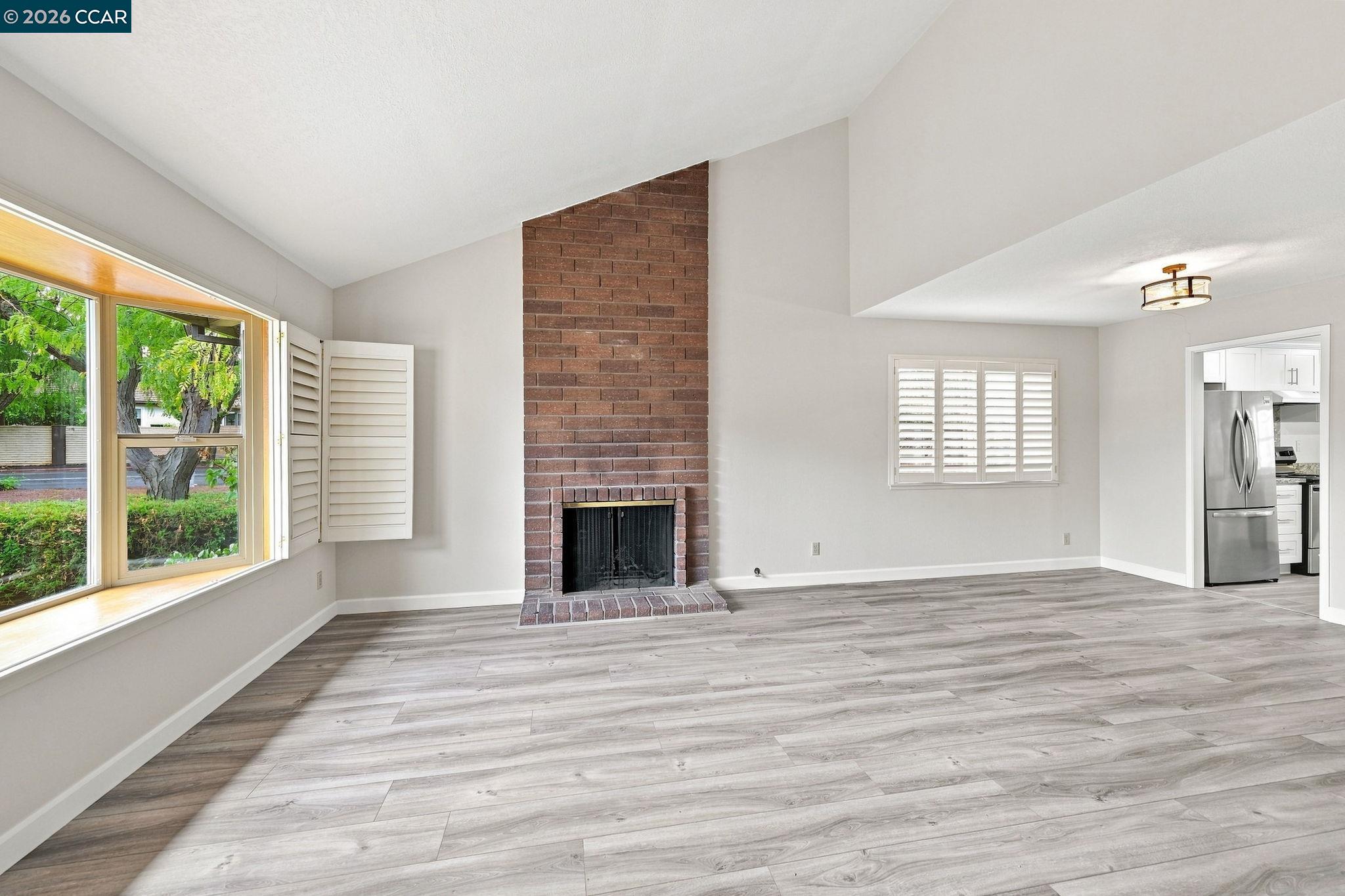 1284 Pinecrest Dr