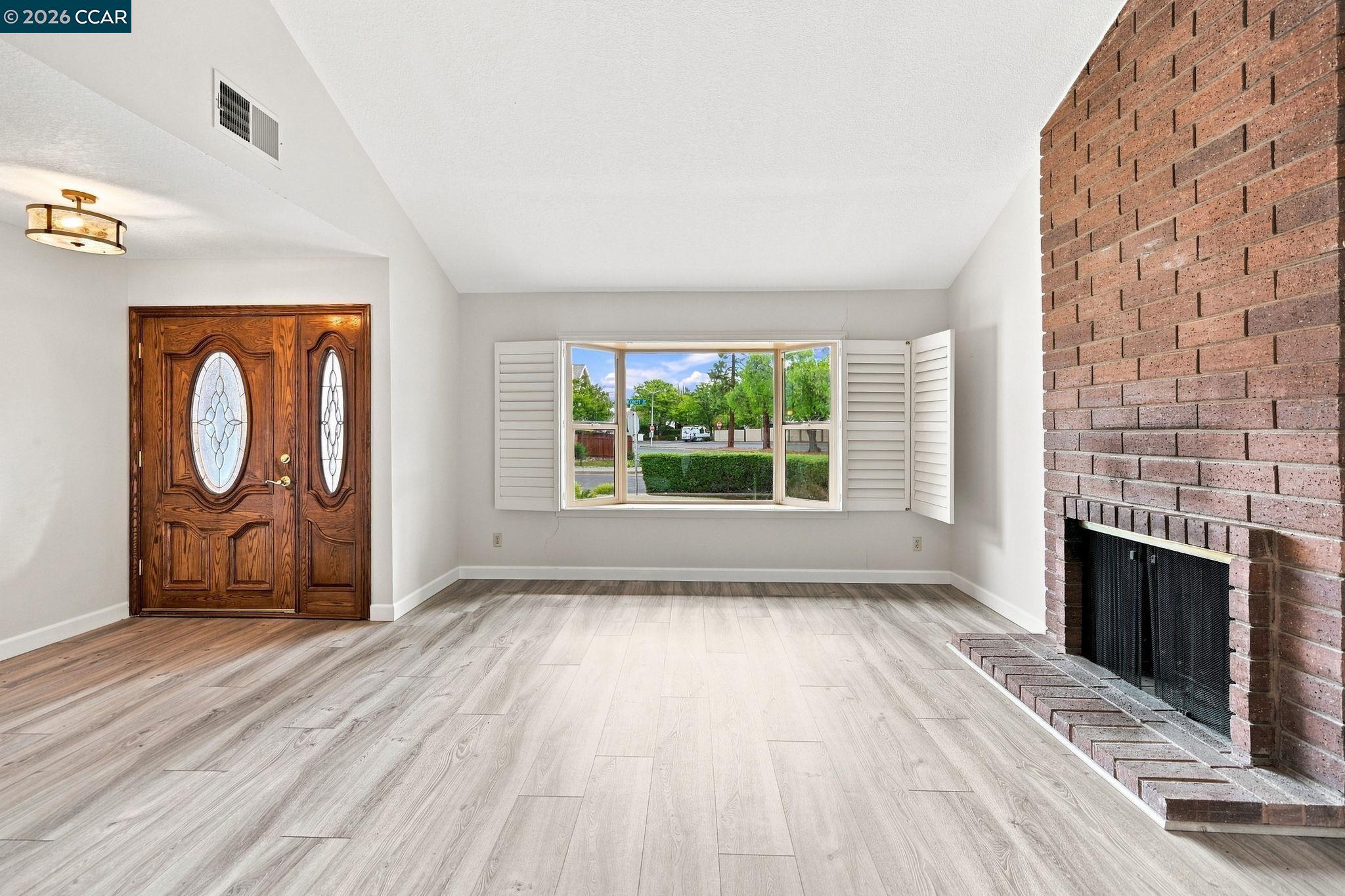 1284 Pinecrest Dr