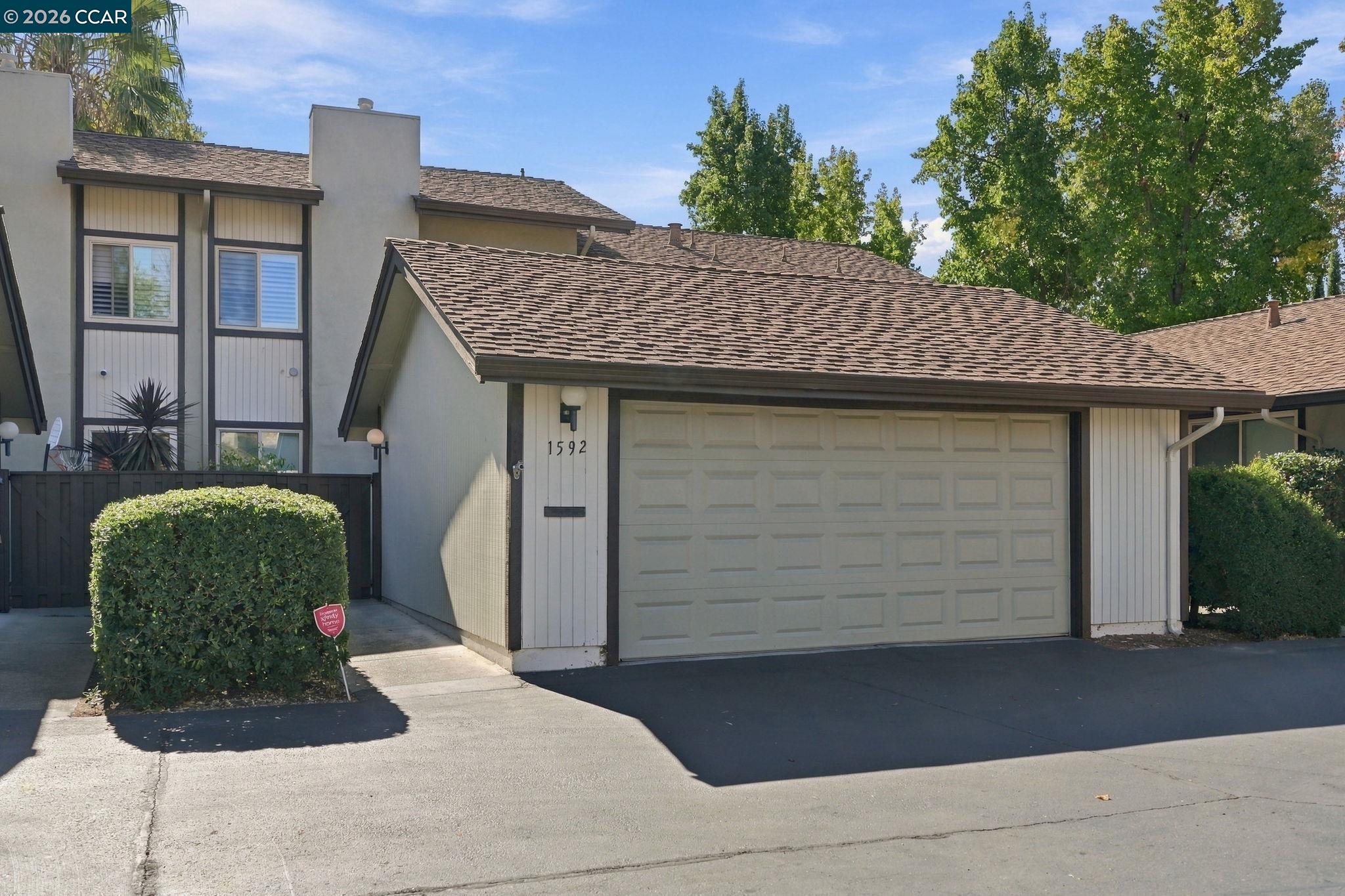 1592 Candelero Dr