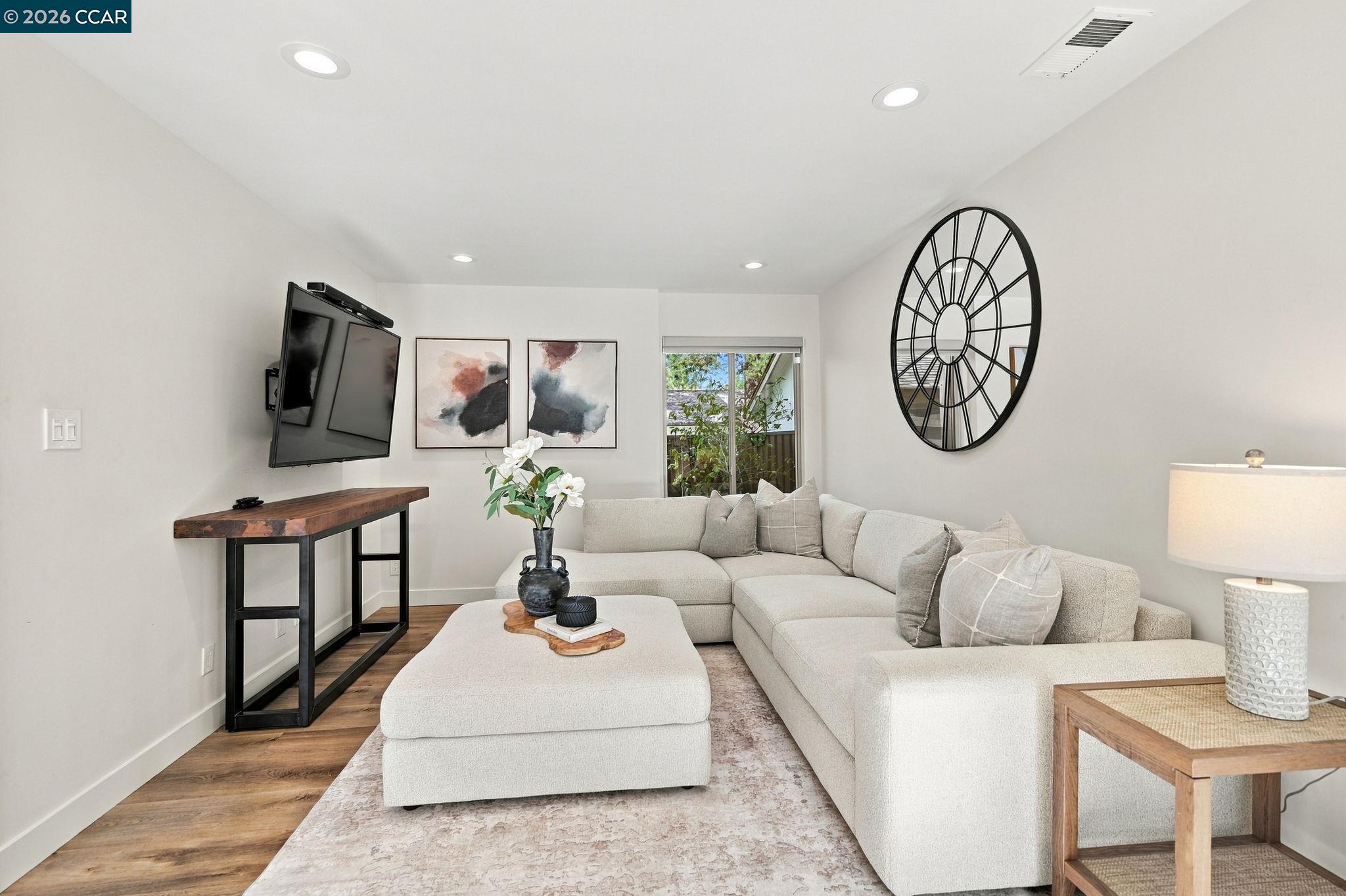1592 Candelero Dr