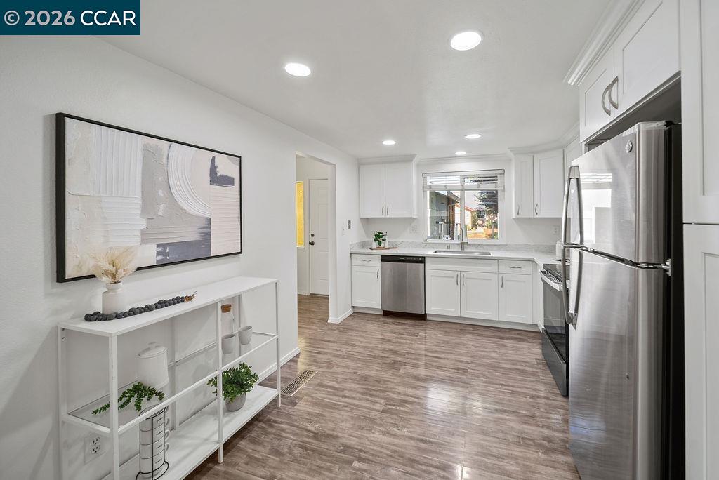 571 Europa Ct