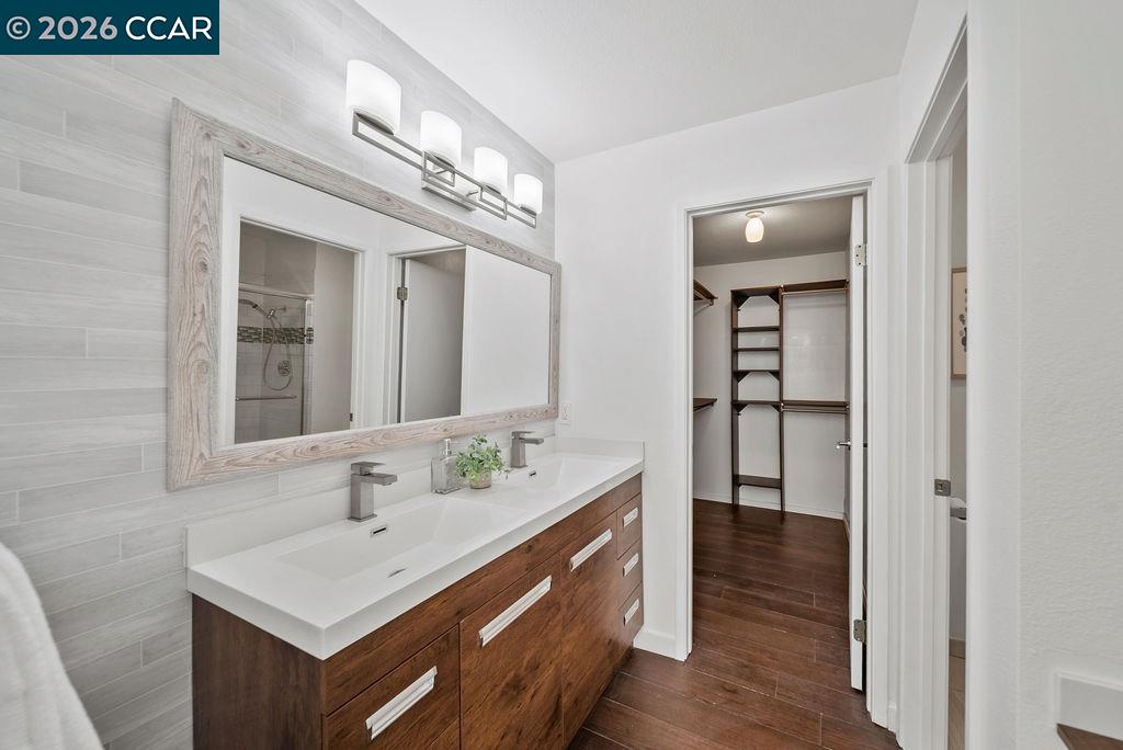 571 Europa Ct