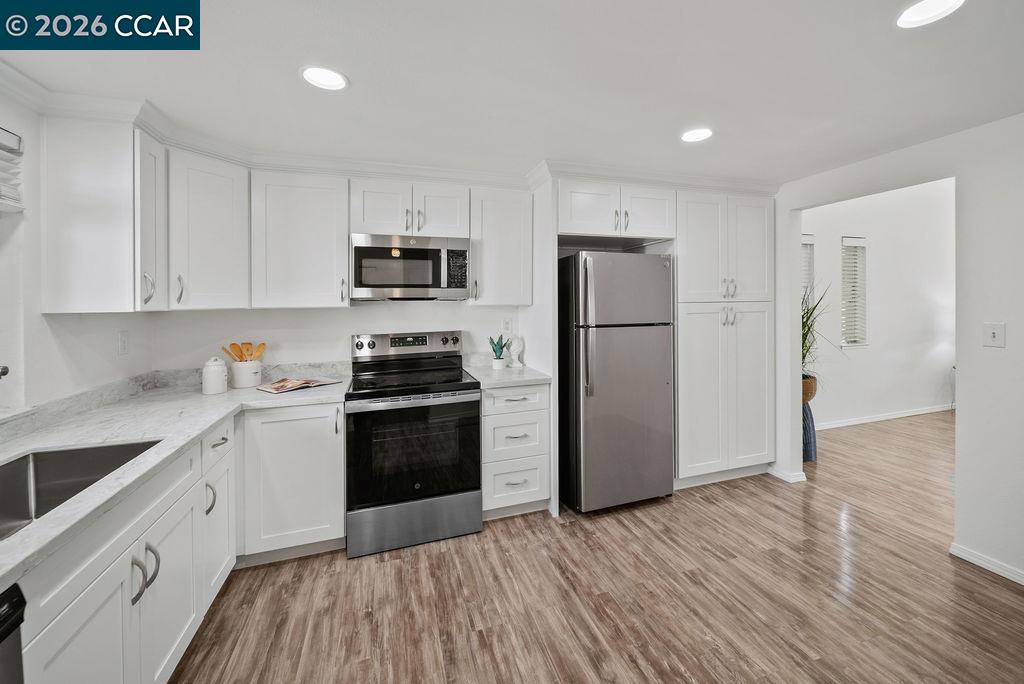 571 Europa Ct