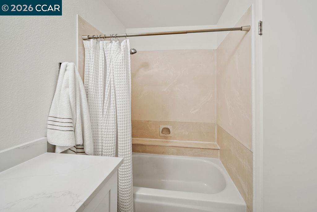571 Europa Ct