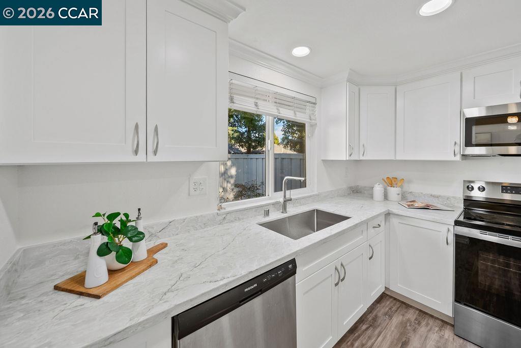 571 Europa Ct