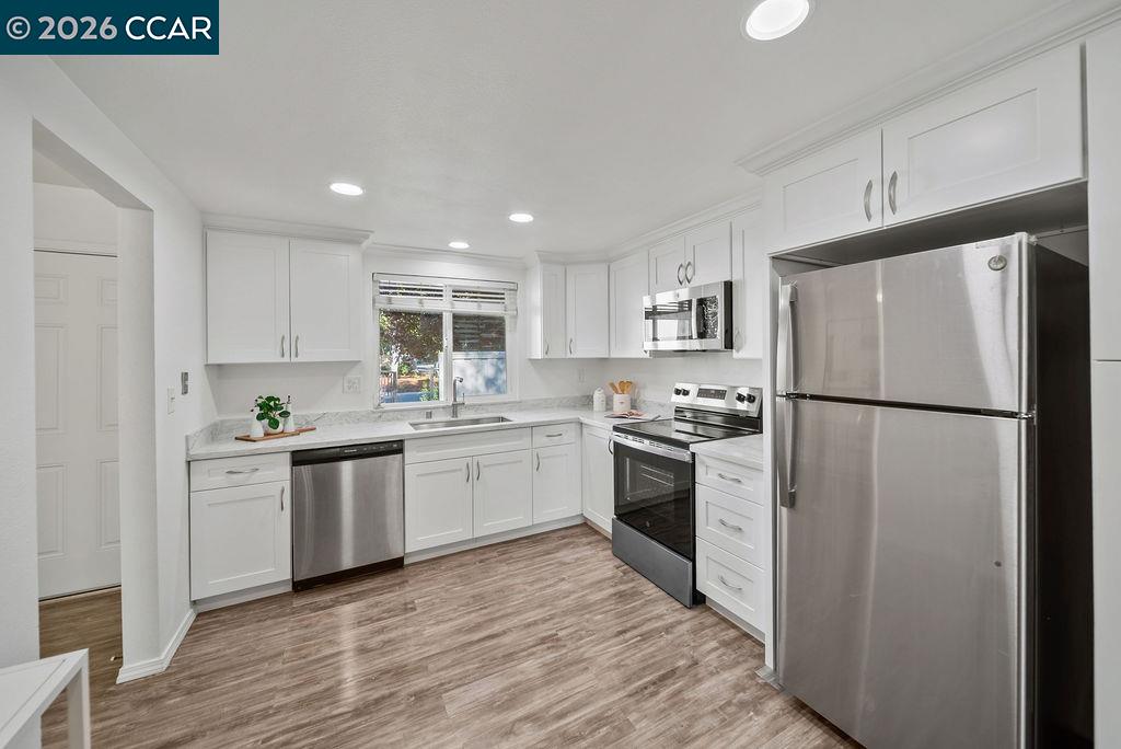 571 Europa Ct