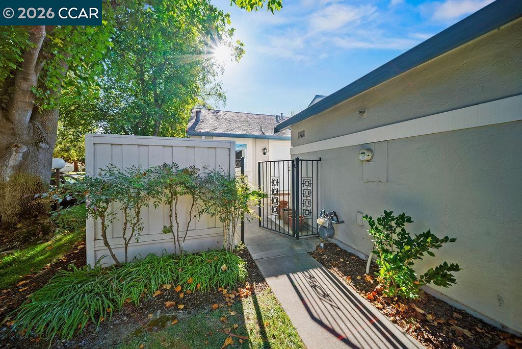 571 Europa Ct
