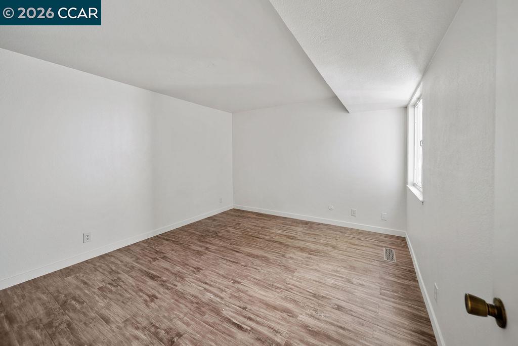 571 Europa Ct