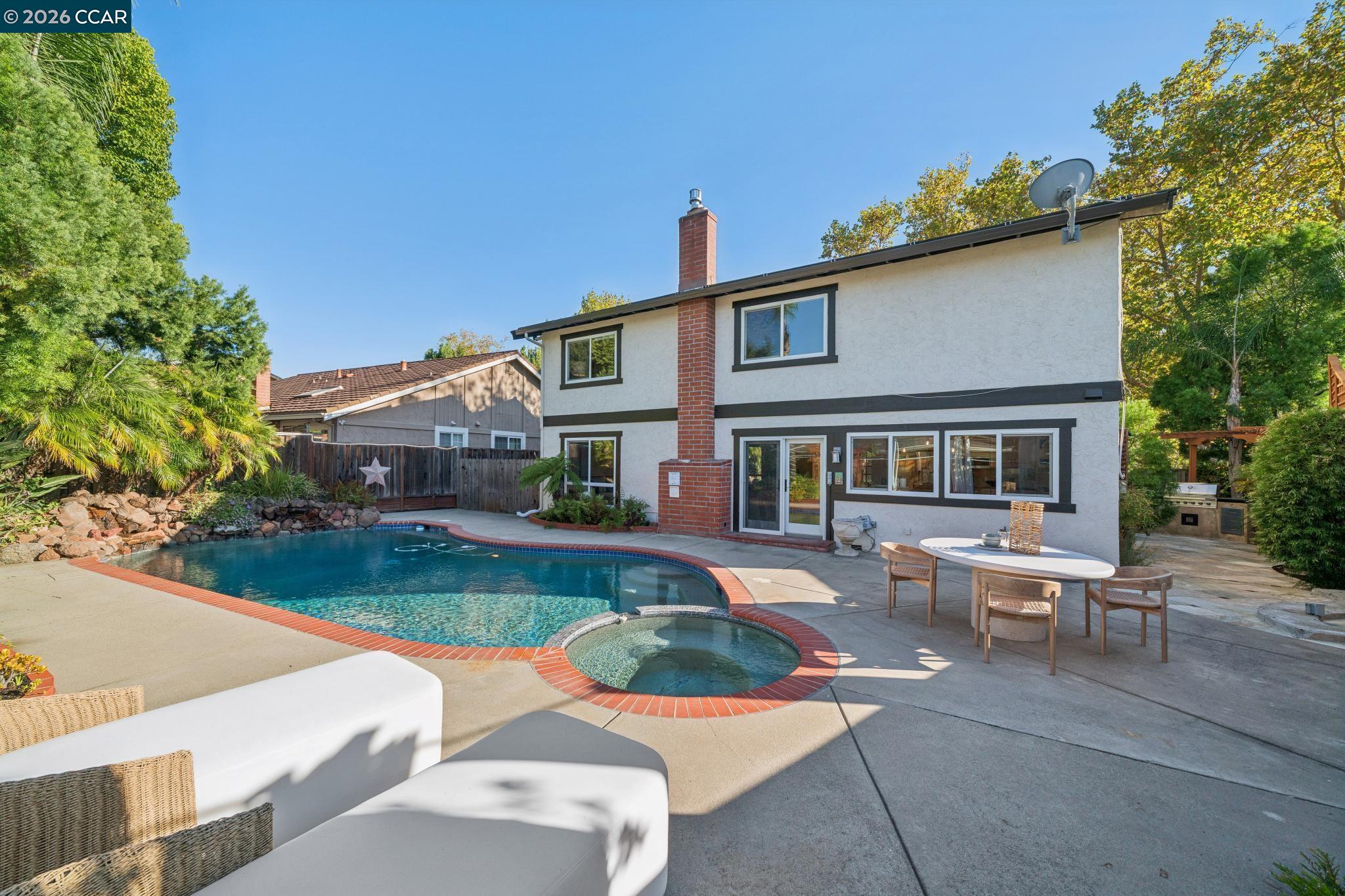2324 Stewart Ave