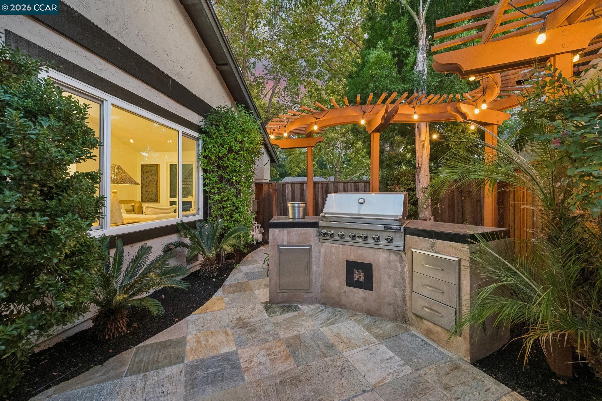 2324 Stewart Ave