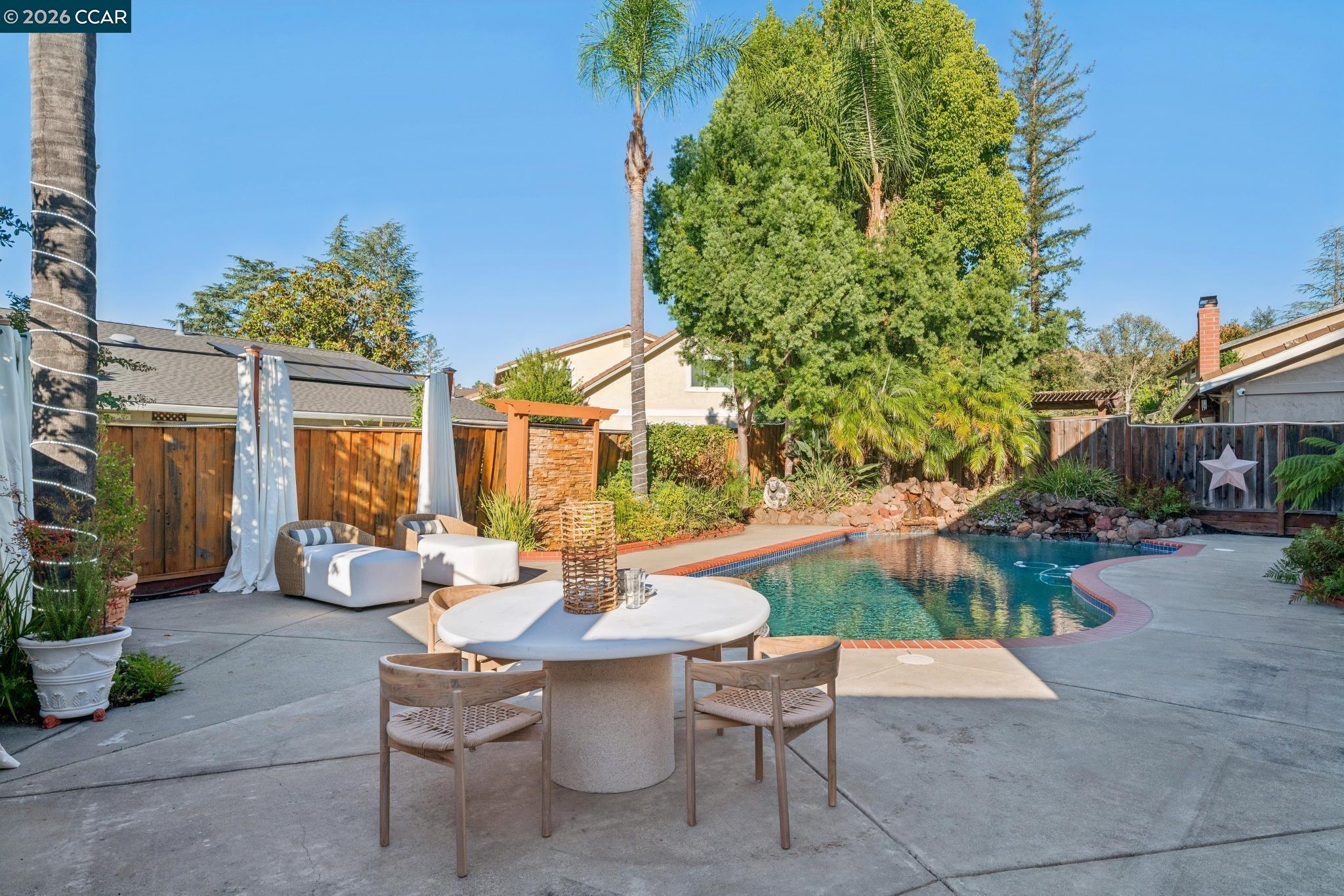 2324 Stewart Ave