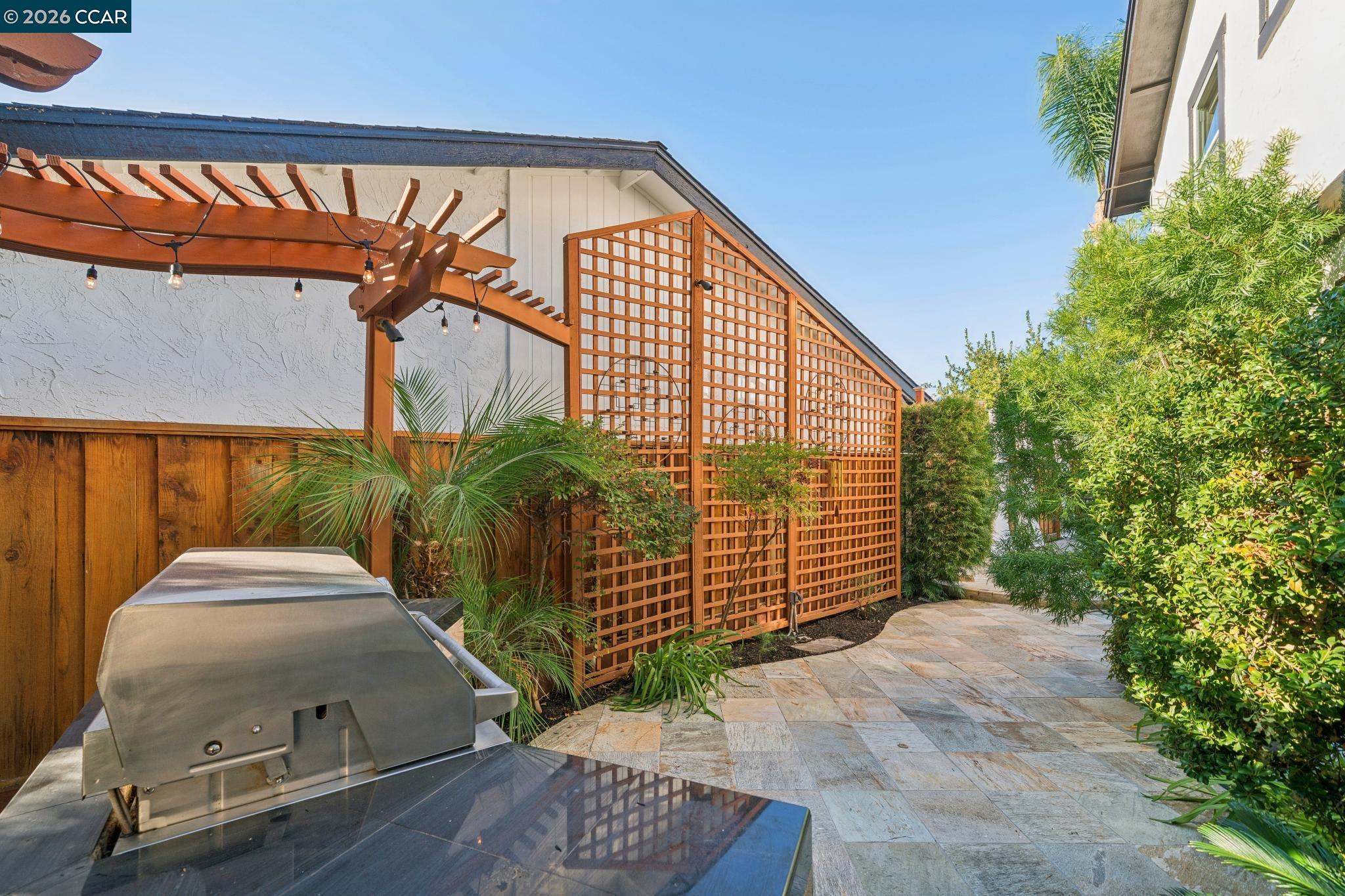 2324 Stewart Ave