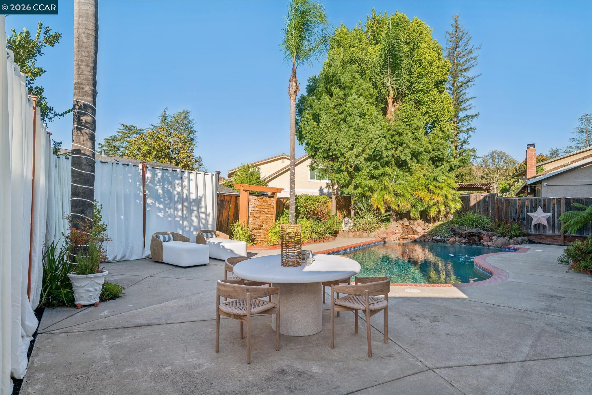 2324 Stewart Ave