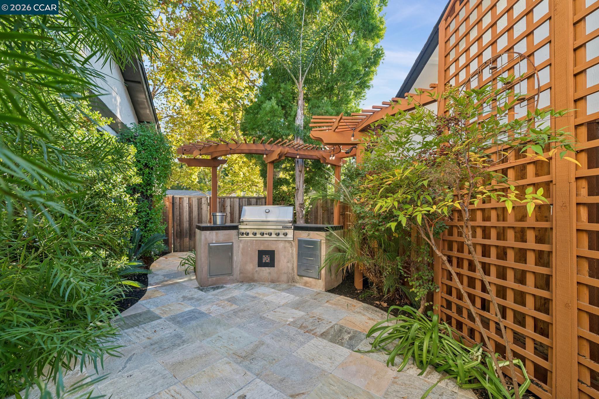 2324 Stewart Ave