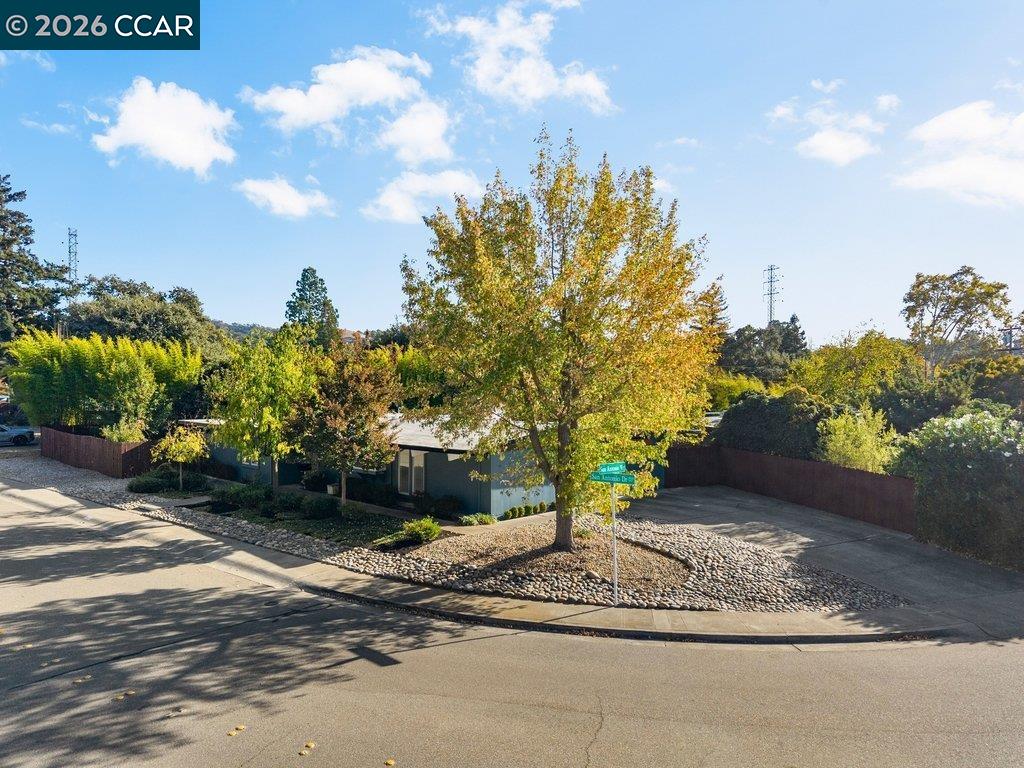 2633 San Antonio Dr