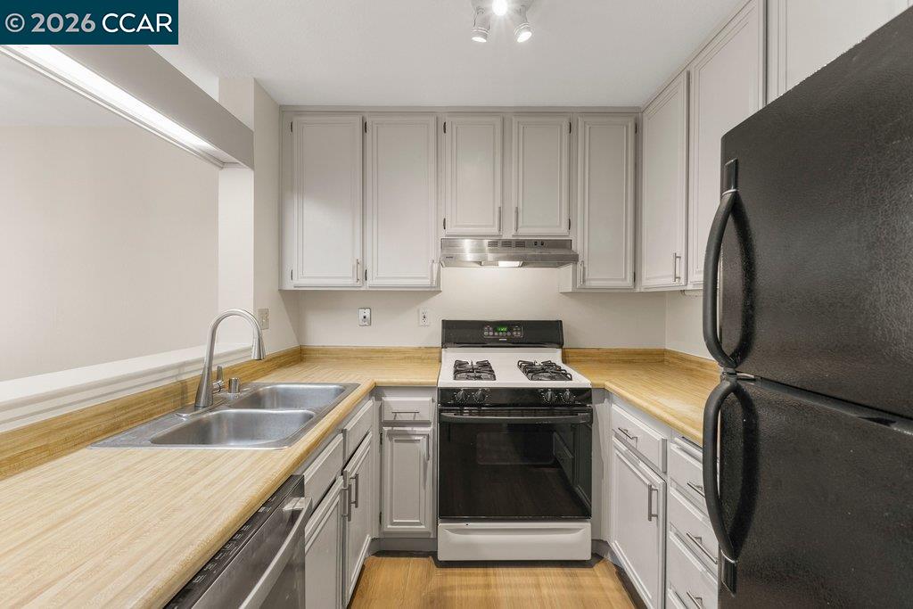 175 Village Pl