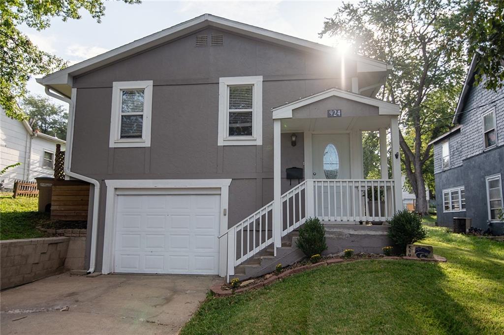 924 S 6th Street