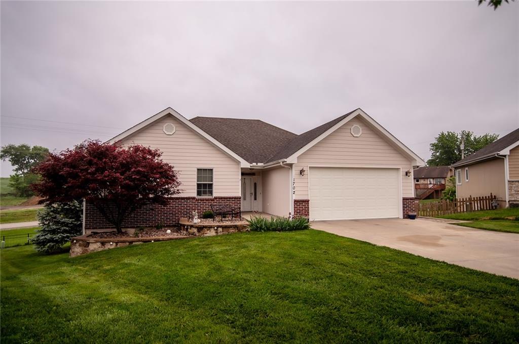 1702 Bluebird Court