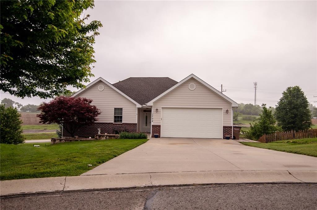 1702 Bluebird Court
