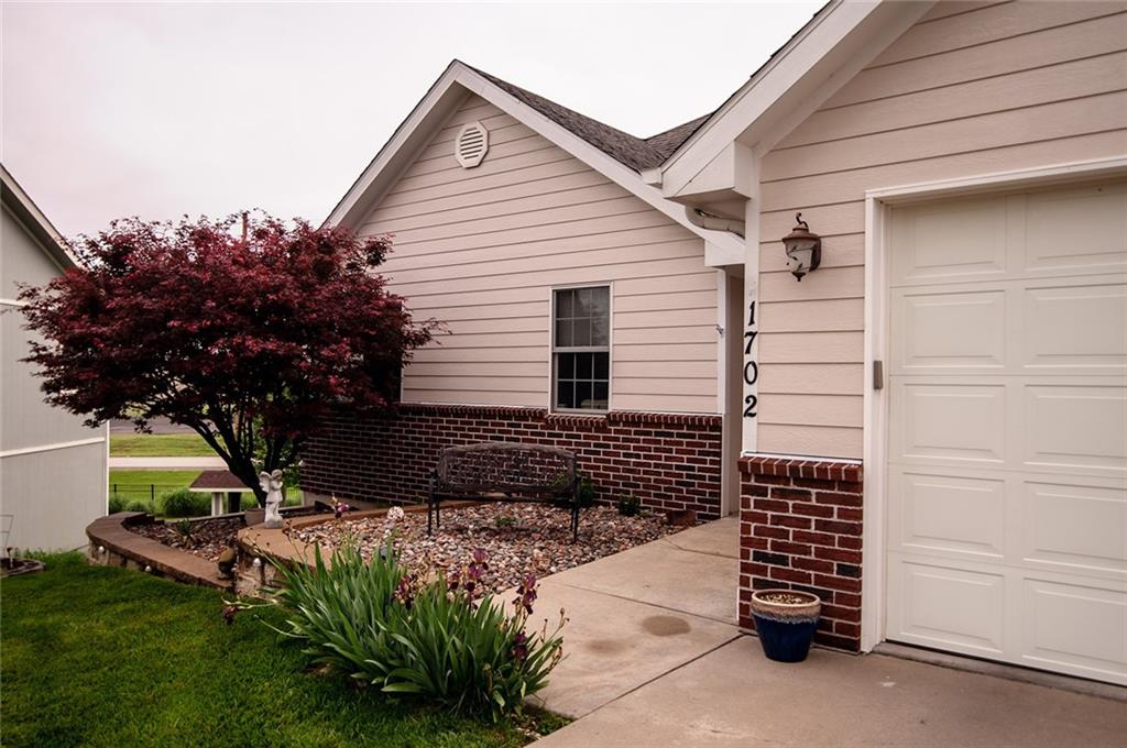 1702 Bluebird Court