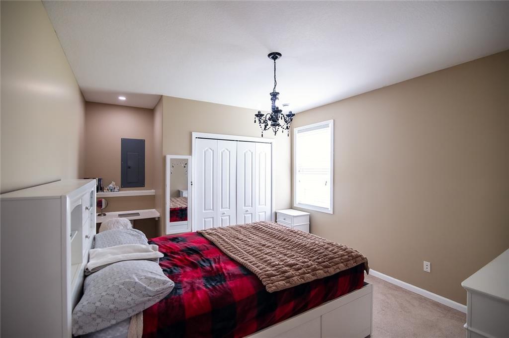 1702 Bluebird Court