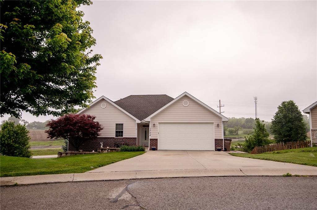 1702 Bluebird Court