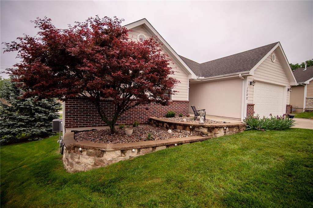 1702 Bluebird Court