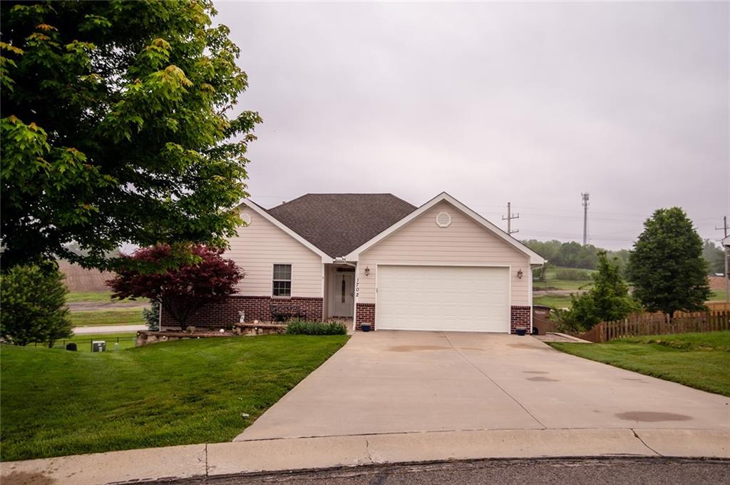 1702 Bluebird Court
