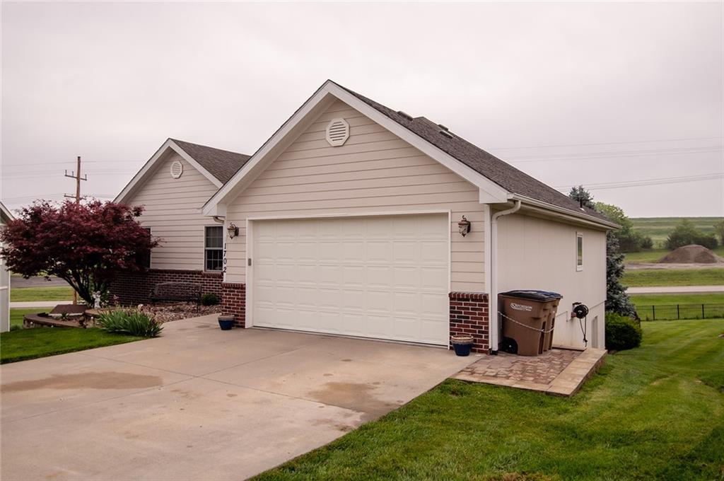 1702 Bluebird Court