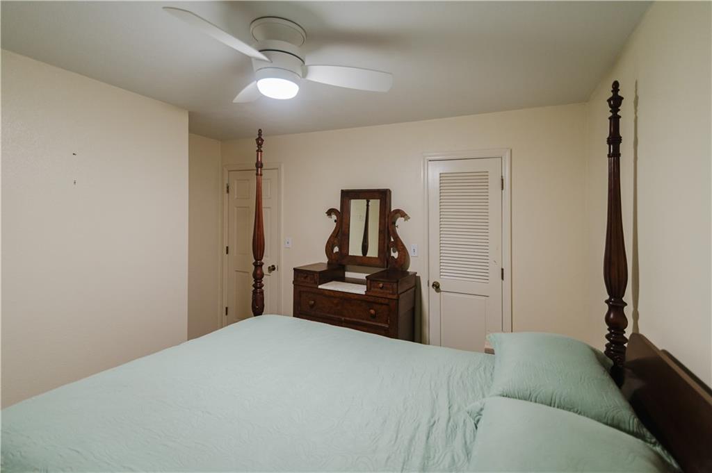 1710 Country Lane