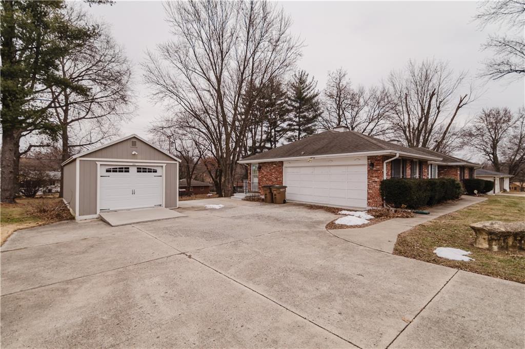 1710 Country Lane